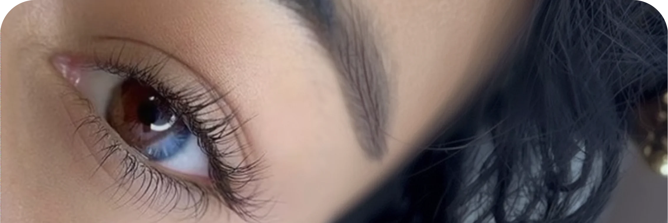Lashes, case 1: before the treatment.